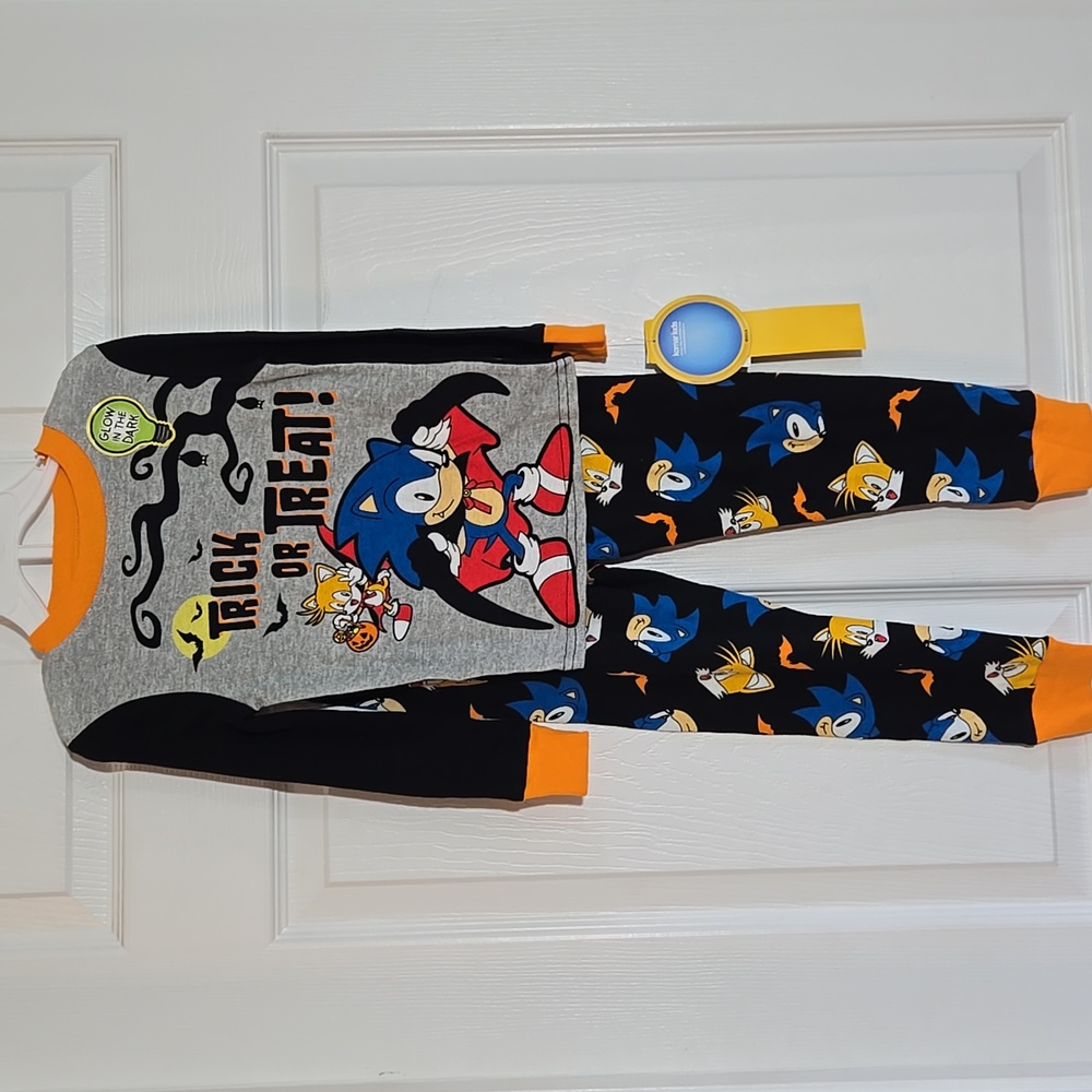 Sonic the Hedgehog Halloween Glow In Dark Pajama Set New